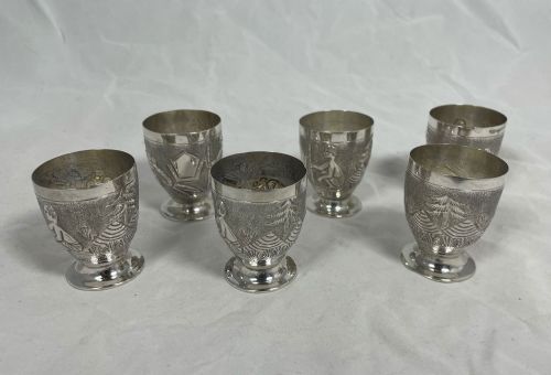 SET OF SIX INDIAN STERLING SILVER 'TOT' CUPS IN A FITTED BOX - ADDITIONAL PHOTO 1