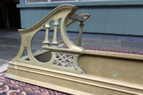 ART NOUVEAU BRASS FIRESIDE FENDER - ADDITIONAL PHOTO 2