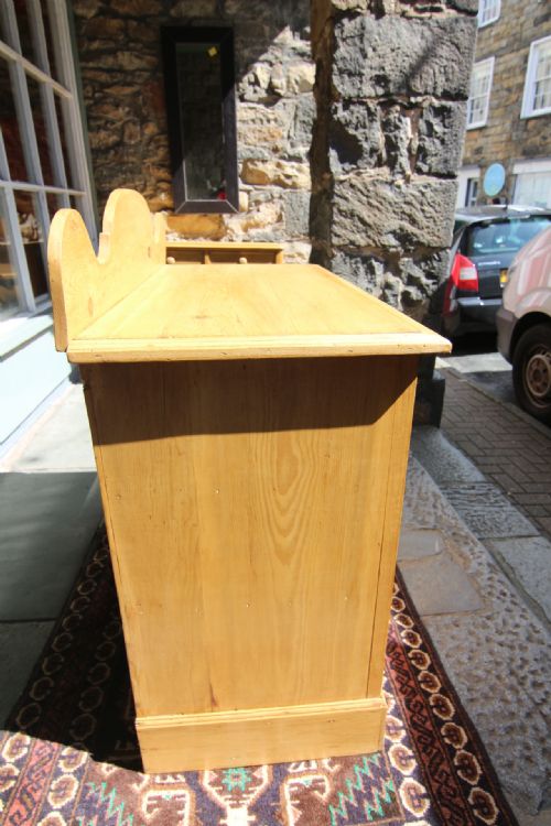 GOOD 19TH CENTURY 4 DRAWER PINE CHEST OF DRAWERS WITH GALLERY BACK - ADDITIONAL PHOTO 6