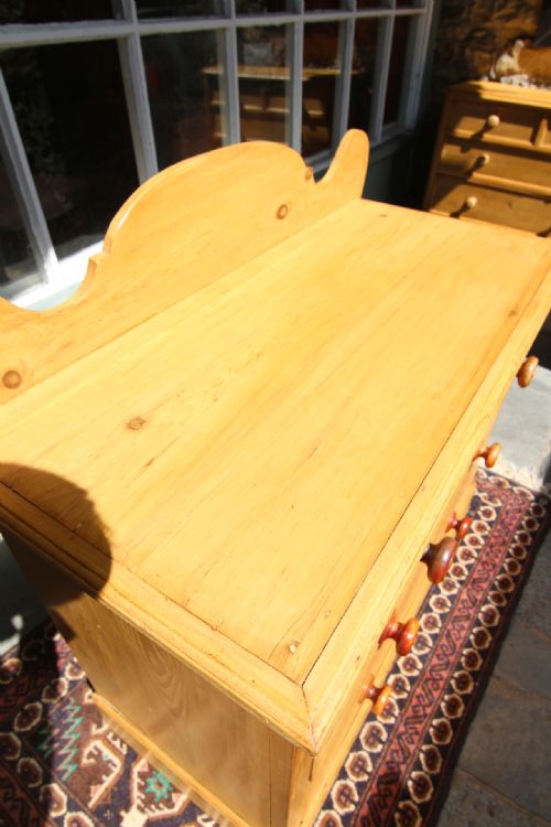 GOOD 19TH CENTURY 4 DRAWER PINE CHEST OF DRAWERS WITH GALLERY BACK - ADDITIONAL PHOTO 7