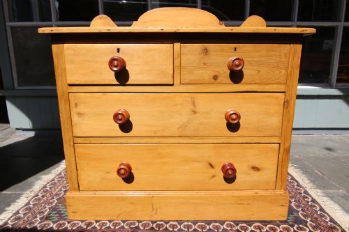 GOOD 19TH CENTURY 4 DRAWER PINE CHEST OF DRAWERS WITH GALLERY BACK - ADDITIONAL PHOTO 8