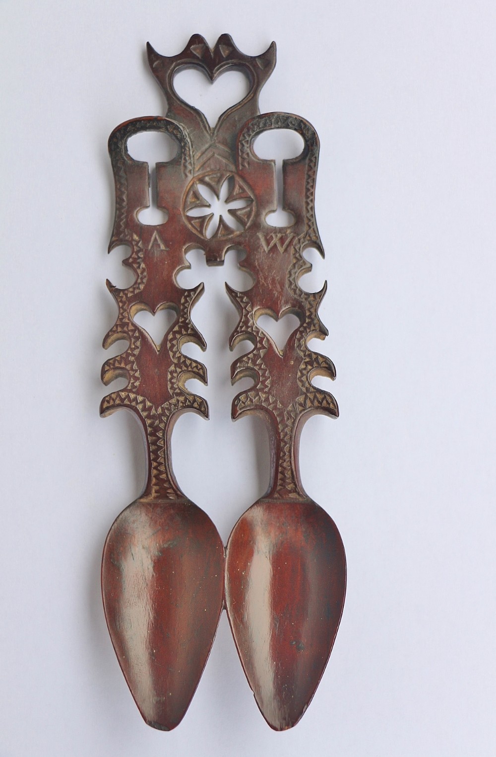 FINE WELSH LATE GEORGIAN FRUITWOOD LOVESPOON INITIALS 'A-W'