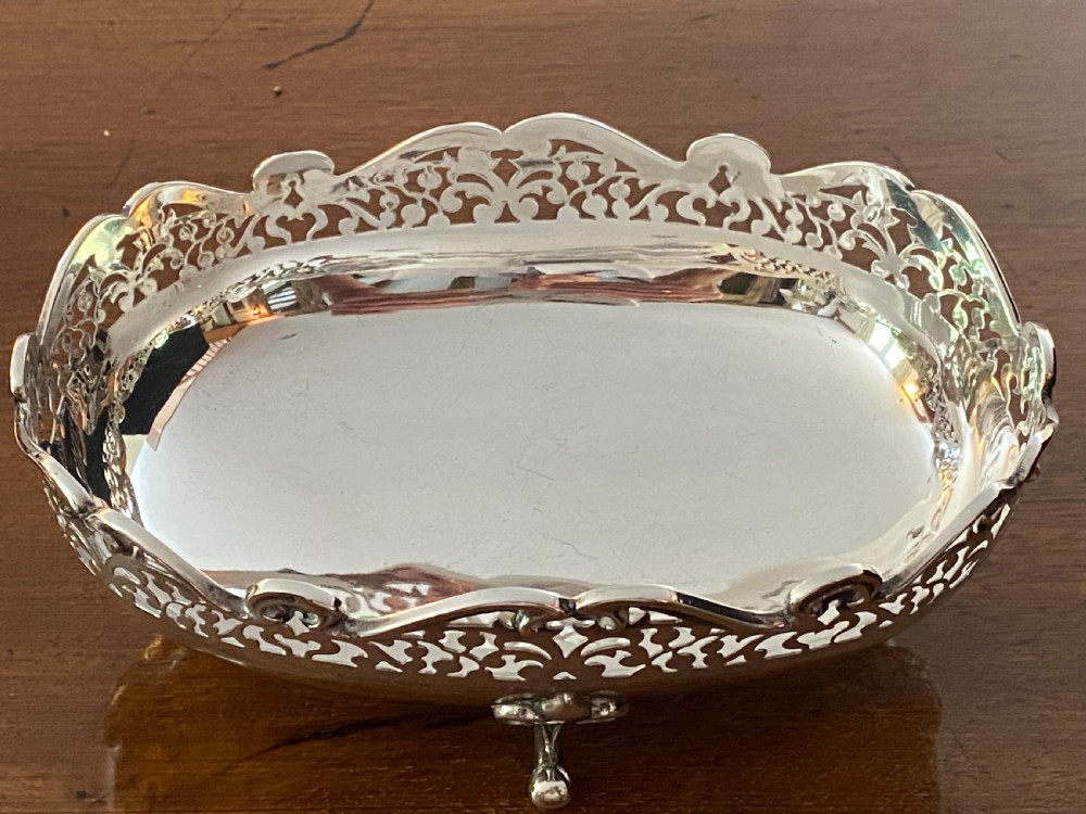 Silver Bowl on Cabriole Legs  London 1903 View IV