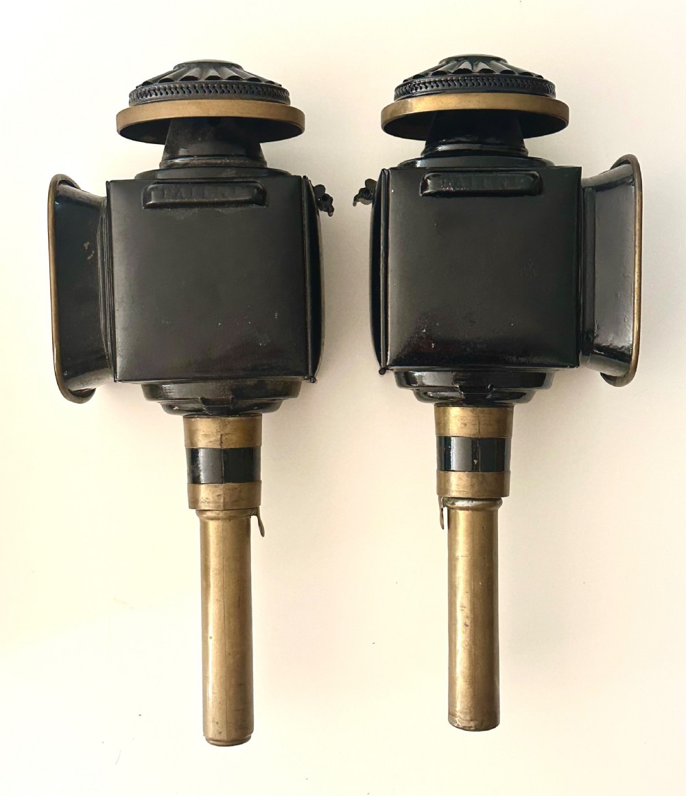 A pair of Coaching Lamps View III