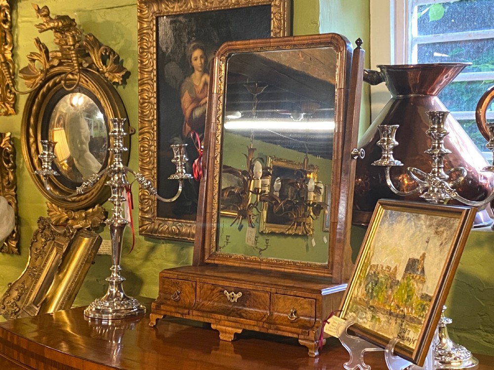 Early 18th Century Walnut Dressing table Mirror View X