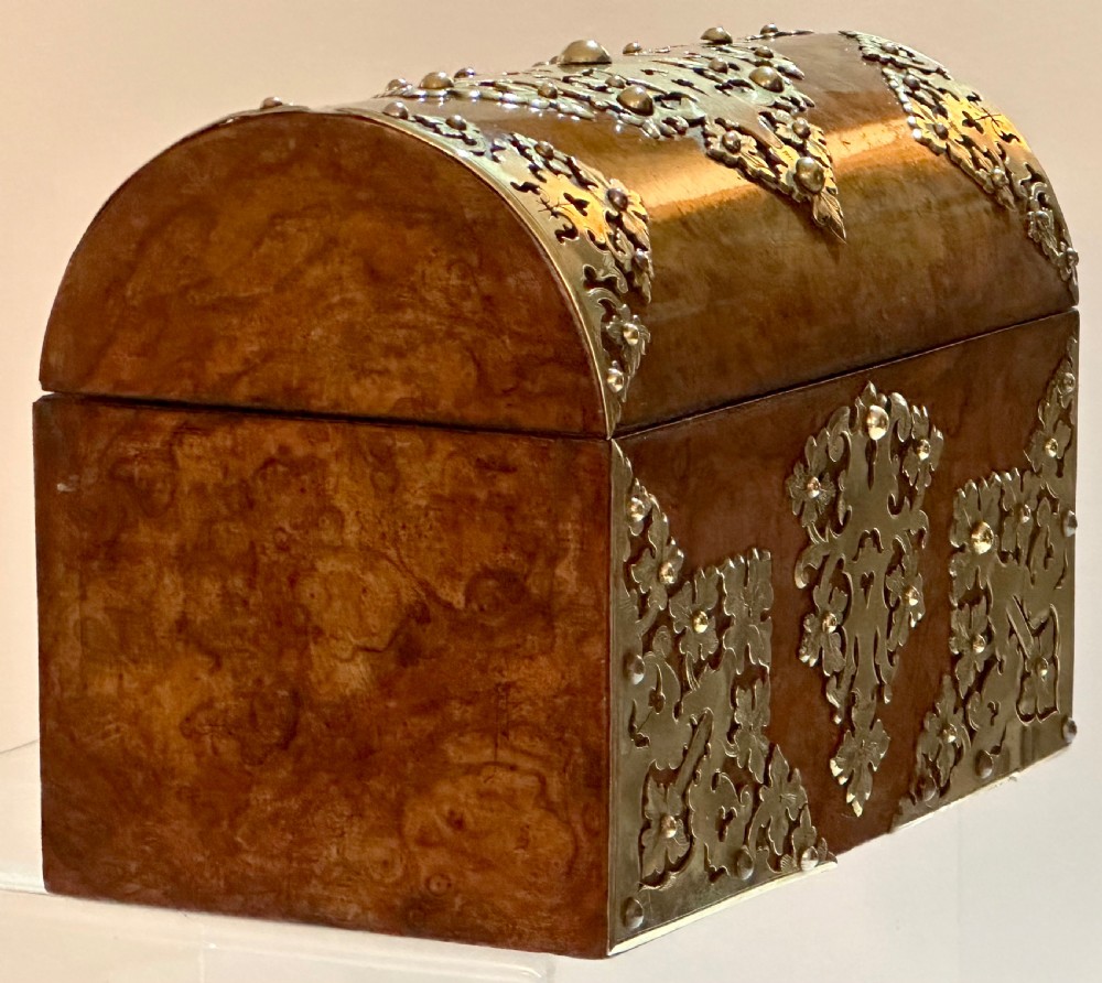 Casket in Burr Walnut View III