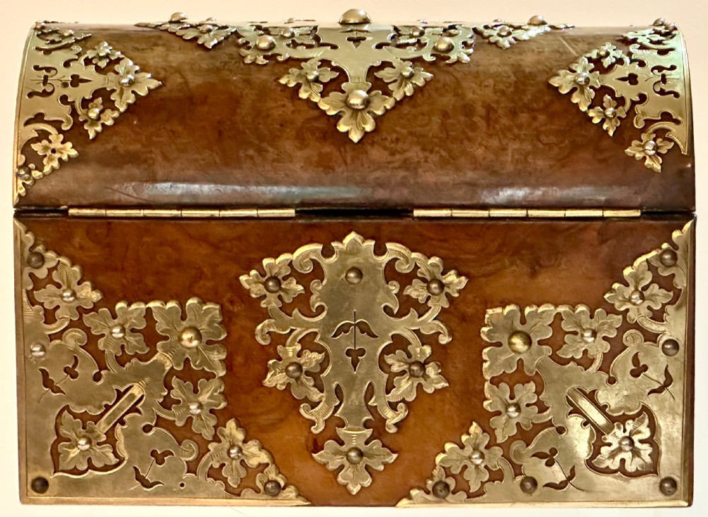 Casket in Burr Walnut View IV