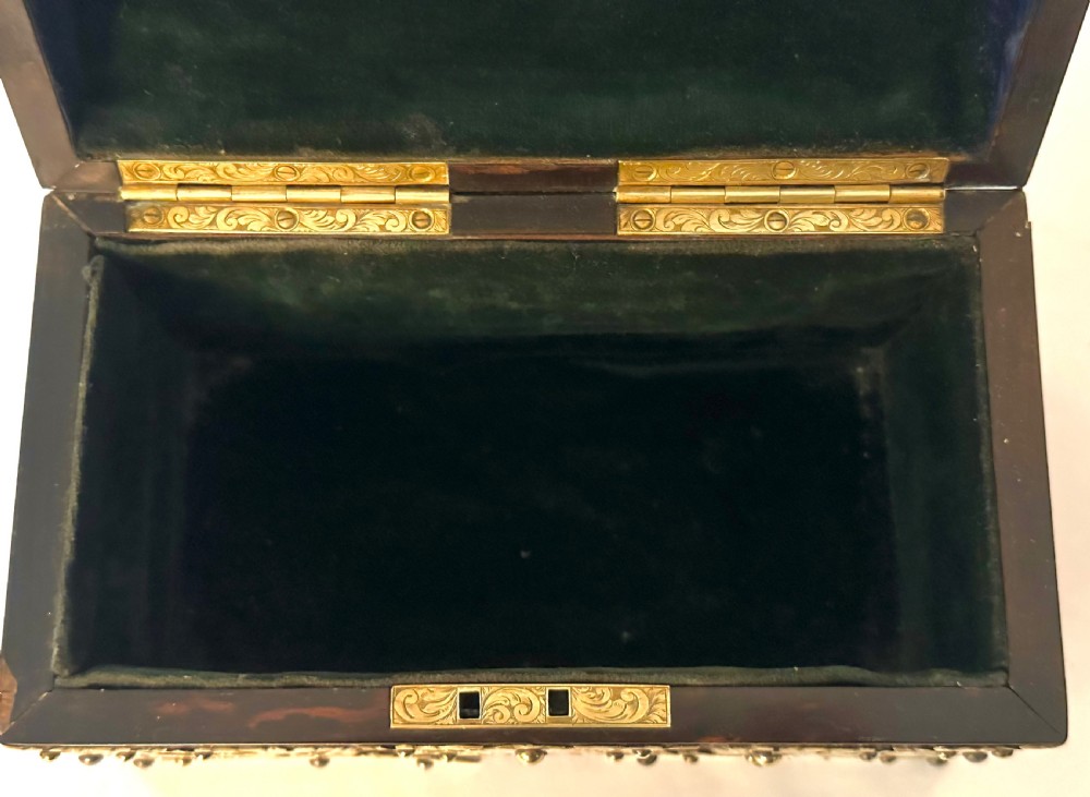 Casket in Burr Walnut View VII