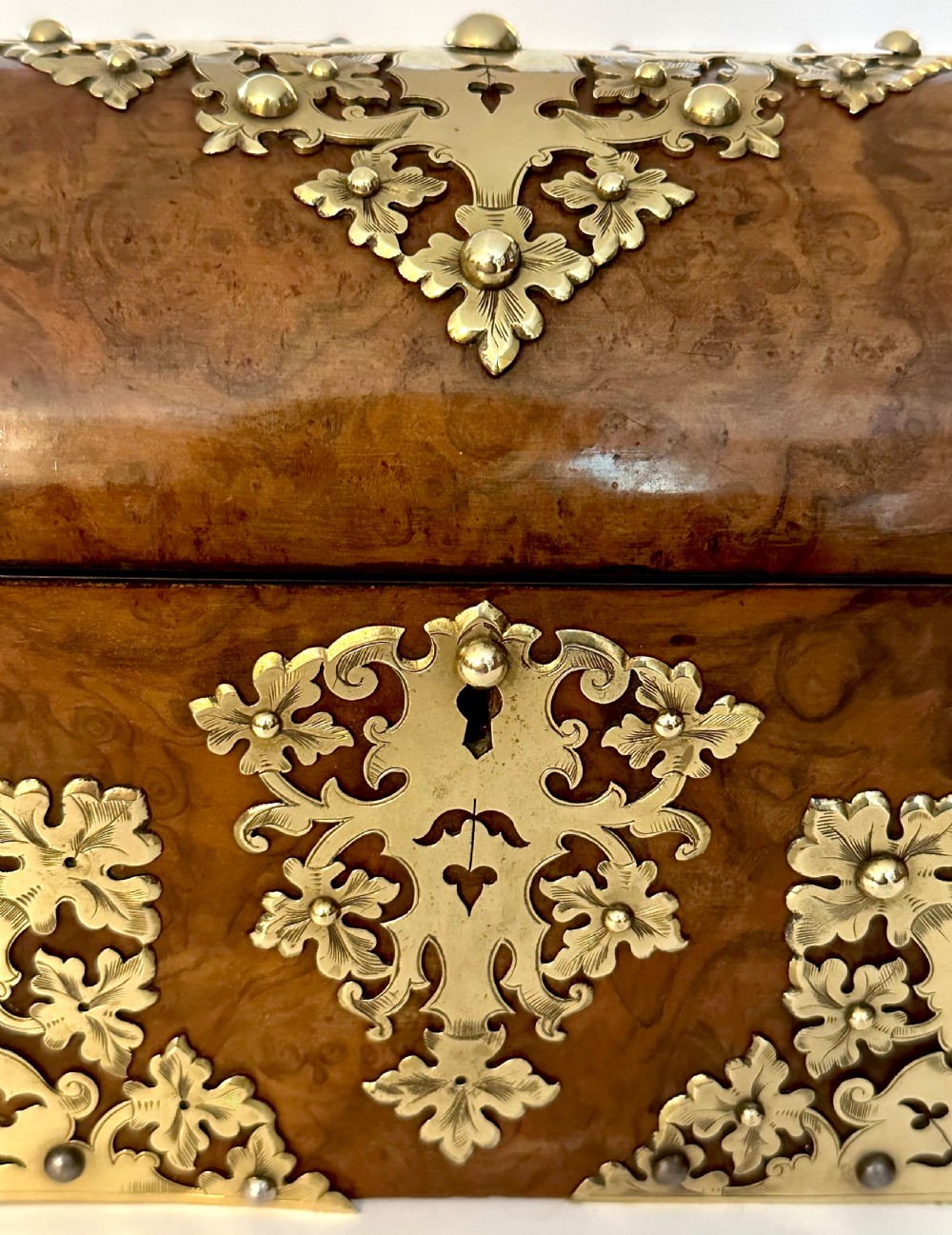Casket in Burr Walnut View VIII