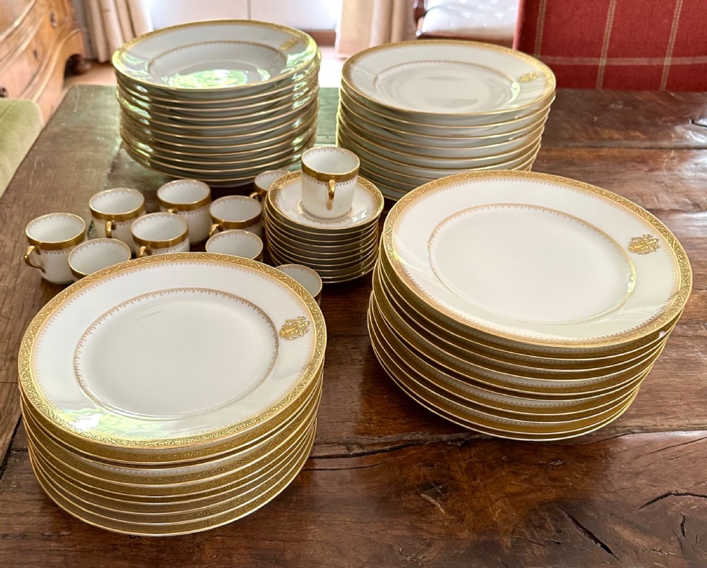 Limoges Porcelaine Gilded Dinner Service View II