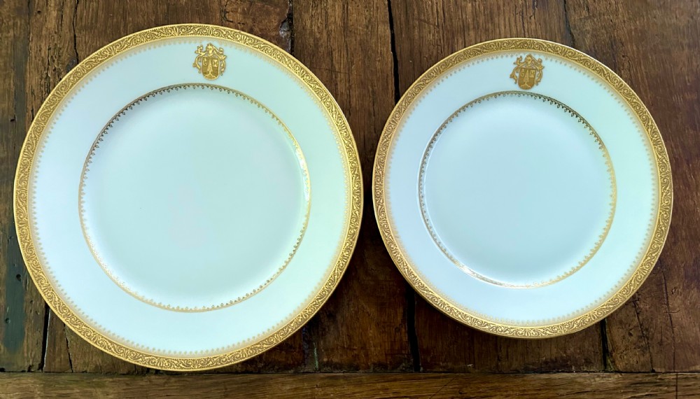Limoges Porcelaine Gilded Dinner Service View IV