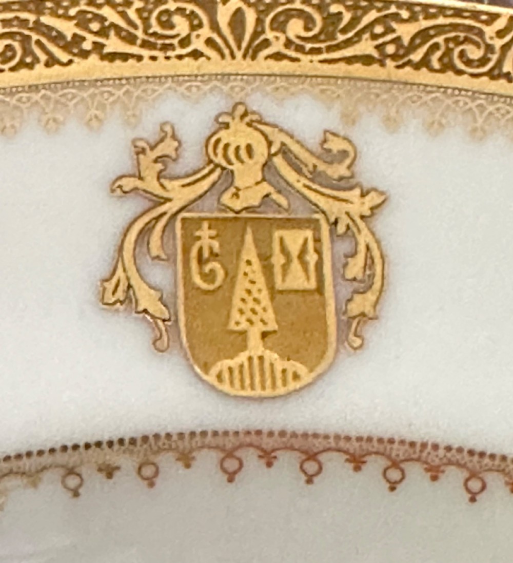Limoges Porcelaine Gilded Dinner Service View VI