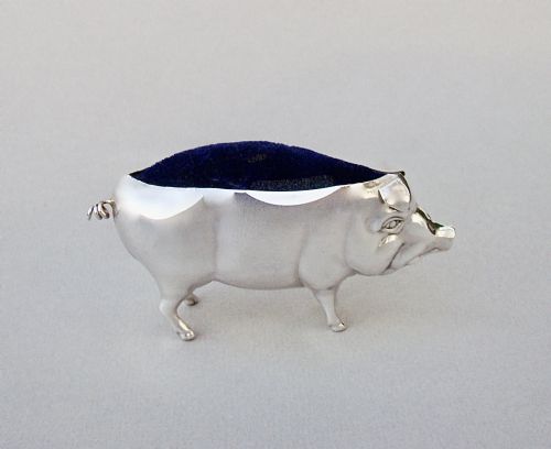 fig 1. LARGE GEORGE V SILVER “ PIG” PIN CUSHION, BIRMINGHAM 1920