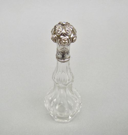fig 2. 19TH CENTURY FRENCH SILVER MOUNTED GLASS SCENT BOTTLE, CIRCA 1850
