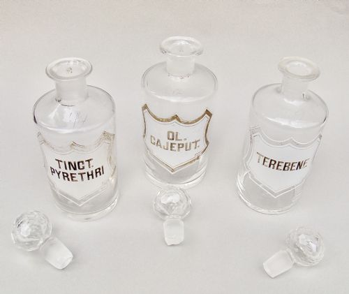 fig 2. RARE SET OF THREE SMALL VICTORIAN WHITE LABEL APOTHECARY JARS, CIRCA 1890