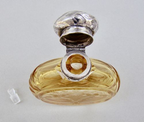 fig 3. EXQUISITE VICTORIAN SILVER & ETCHED AMBER GLASS SCENT BOTTLE, CIRCA 1890