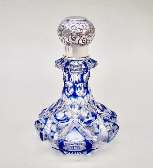 fig 1. STUNNING EDWARDIAN SILVER AND BRISTOL BLUE OVERLAY BOHEMIAN GLASS SCENT BOTTLE BY CHARLES MAY, BIRMINGHAM 1909