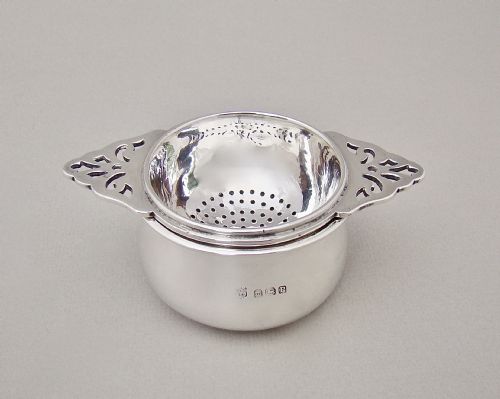 Elegant Art Deco Silver Tea Strainer & Stand by the Barker Brothers, Birmingham 1939