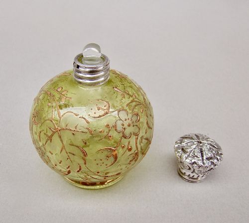 fig 2. DELIGHTFUL 19TH C. MOSER SILVER MOUNTED GREEN AND GILT GLASS SCENT BOTTLE, CIRCA 1890