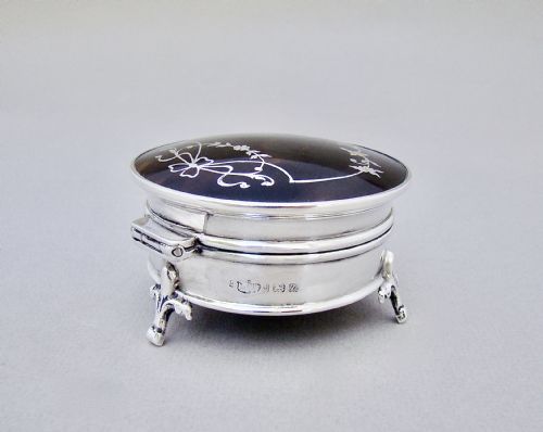 fig 2. DELIGHTFUL SILVER & TORTOISESHELL TRINKET BOX BY MAPPIN &WEBB, BIRMINGHAM 1922