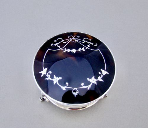 fig 3. DELIGHTFUL SILVER & TORTOISESHELL TRINKET BOX BY MAPPIN &WEBB, BIRMINGHAM 1922