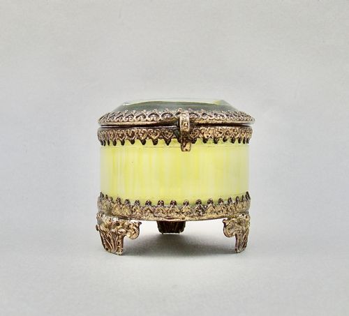 fig 1. UNUSUAL SMALL 19TH C. FRENCH ORMULU & LIME GREEN GLASS TRINKET BOX, CIRCA 1890