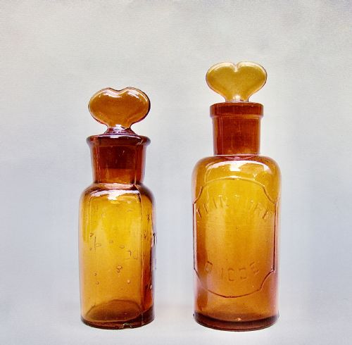 fig 1. CHARMING PAIR OF SMALL 19TH CENTURY FRENCH AMBER GLASS APOTHECARY BOTTLES