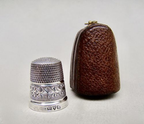 fig 1. DELIGHTFUL CASED GEORGE V SILVER THIMBLE BY CHARLES HORNER, CHESTER 1922