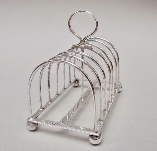fig 1. GOOD EDWARDIAN SOLID SILVER TOAST RACK BY WILLIAM HUTTON & SONS, LONDON 1901