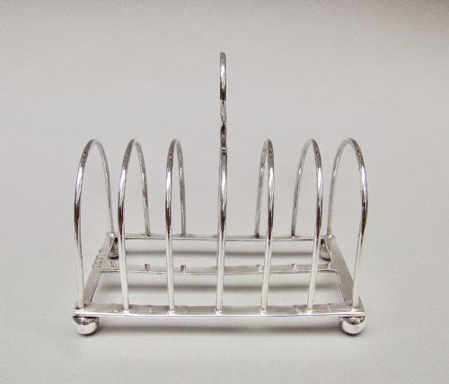 fig 2. GOOD EDWARDIAN SOLID SILVER TOAST RACK BY WILLIAM HUTTON & SONS, LONDON 1901