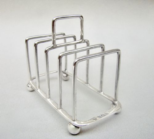 fig 1. ELEGANT EDWARDIAN SILVER TOAST RACK BY THE C.E. NIXON, SHEFFIELD 1907