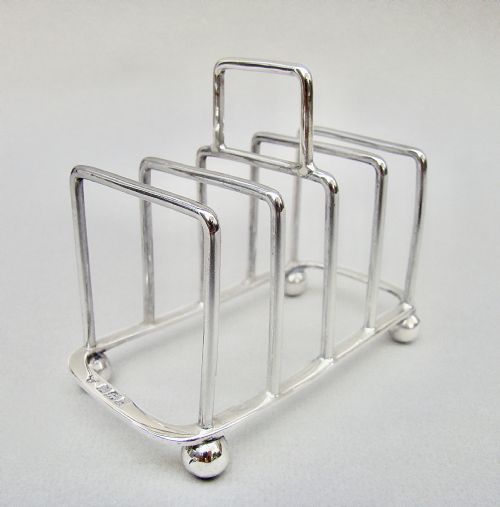 Elegant Edwardian Silver Toast Rack by the C.e. Nixon, Sheffield 1907