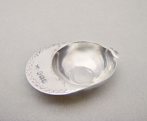 fig 3. GEORGIAN SILVER JOCKEY CAP CADDY SPOON BY ELIZABETH MORLEY, LONDON 1800