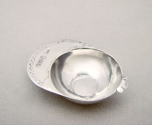 fig 1. GEORGIAN SILVER JOCKEY CAP CADDY SPOON BY ELIZABETH MORLEY, LONDON 1800