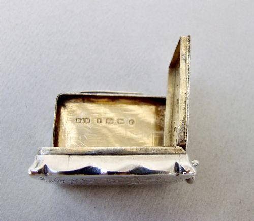 fig 3. RARE VICTORIAN AESTHETIC MOVEMENT SILVER VINAIGRETTE BY DEAKIN & NEPHEW, BIRMINGHAM 1880