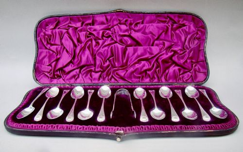 fig 1. CASED SET OF 12 VICTORIAN TEASPOONS & MATCHING SUGAR TONGS BY WAKELY & WHEELER, LONDON 1889