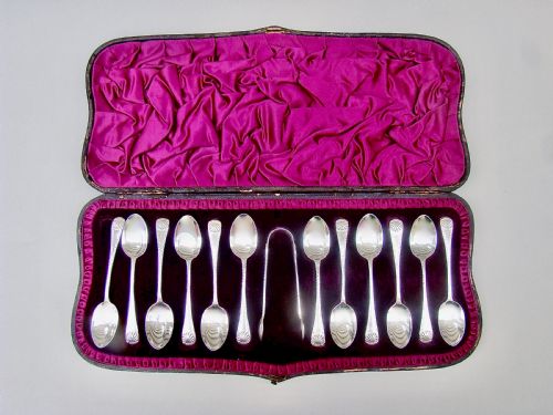 Cased Set of 12 Victorian Teaspoons & Matching Sugar Tongs by Wakely & Wheeler, London 1889