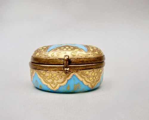 fig 2. UNUSUAL 19TH C. FRENCH OPALINE & GILT GLASS TRINKET BOX, CIRCA 1860