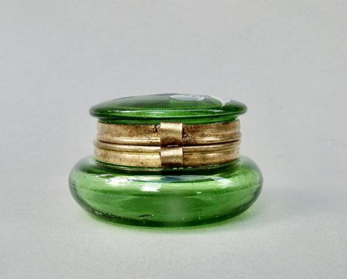 fig 2. DELIGHTFUL 19TH CENTURY FRENCH GREEN GLASS ENAMELLED TRINKET BOX, CIRCA 1890