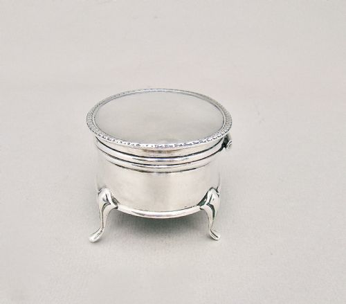 fig 3. SUPERB GEORGE V SOLID SILVER JEWELLERY BOX BY SYNYER & BEDDOES, BIRMINGHAM 1918