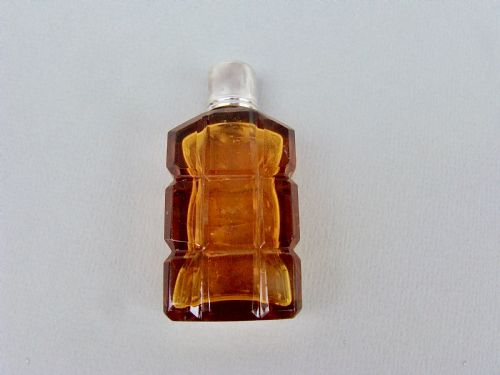 fig 2. CHARMING VICTORIAN SILVER AND AMBER GLASS SCENT BOTTLE, CIRCA 1860