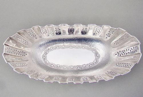 fig 3. ELEGANT ARTS & CRAFT SPOT-HAMMERED SILVER BREAD BASKET BY JAMES DIXON & SONS, SHEFFIELD 1902