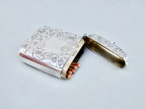 fig 2. LARGE EDWARDIAN SILVER VESTA CASE BY WILLIAM NEALE, CHESTER 1905