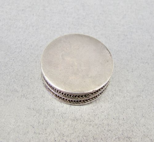 fig 2. RARE GEORGIAN SILVER FILIGREE PATCH BOX, CIRCA 1790