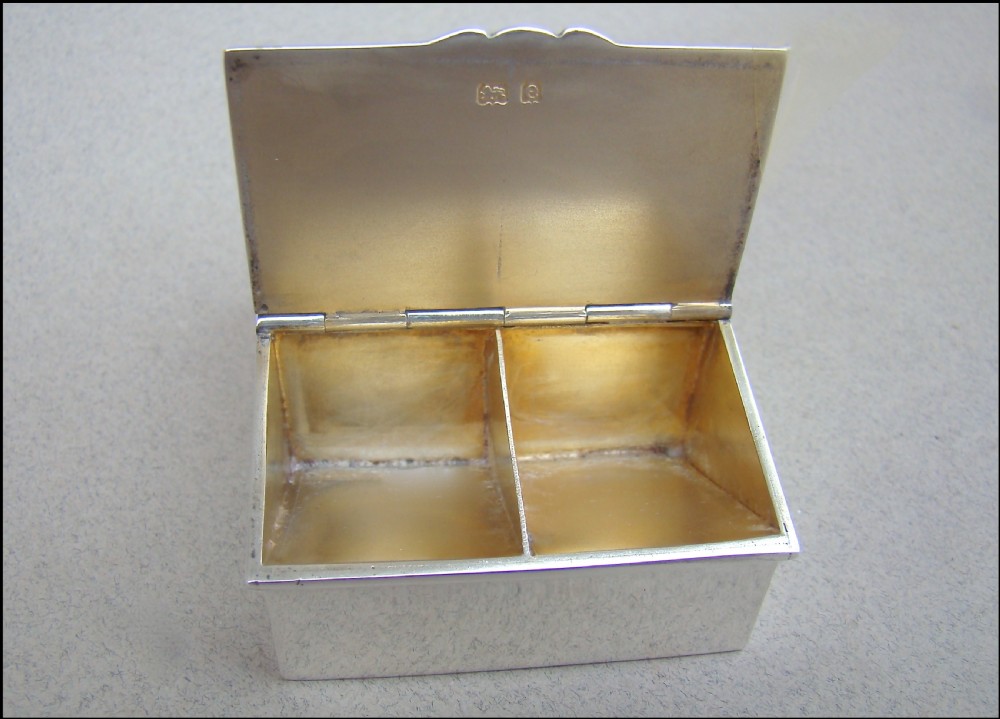 EDWARDIAN SILVER DOUBLE STAMP BOX WITH GLASS MOISTENER BY DEAKIN & FRANCIS, BIRMINGHAM 1904 View III