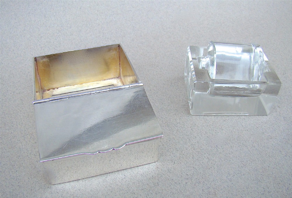 EDWARDIAN SILVER DOUBLE STAMP BOX WITH GLASS MOISTENER BY DEAKIN & FRANCIS, BIRMINGHAM 1904 View IV