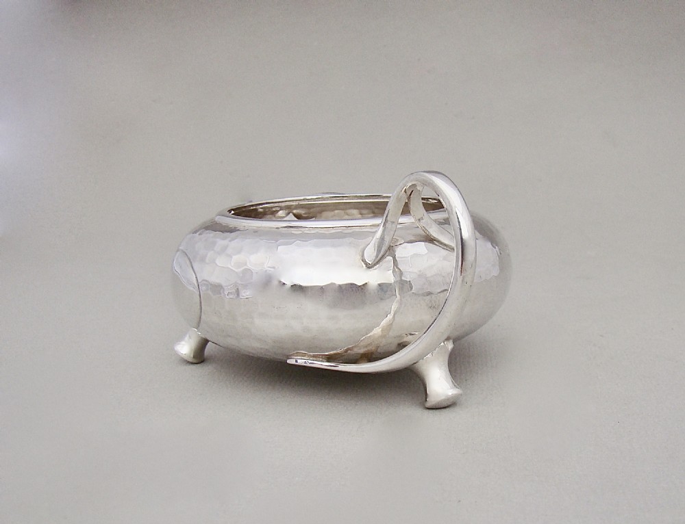 EXQUISITE ARTS & CRAFT SILVER CREAM JUG BY FATTORINI & SONS, BIRMINGHAM 1905 View V