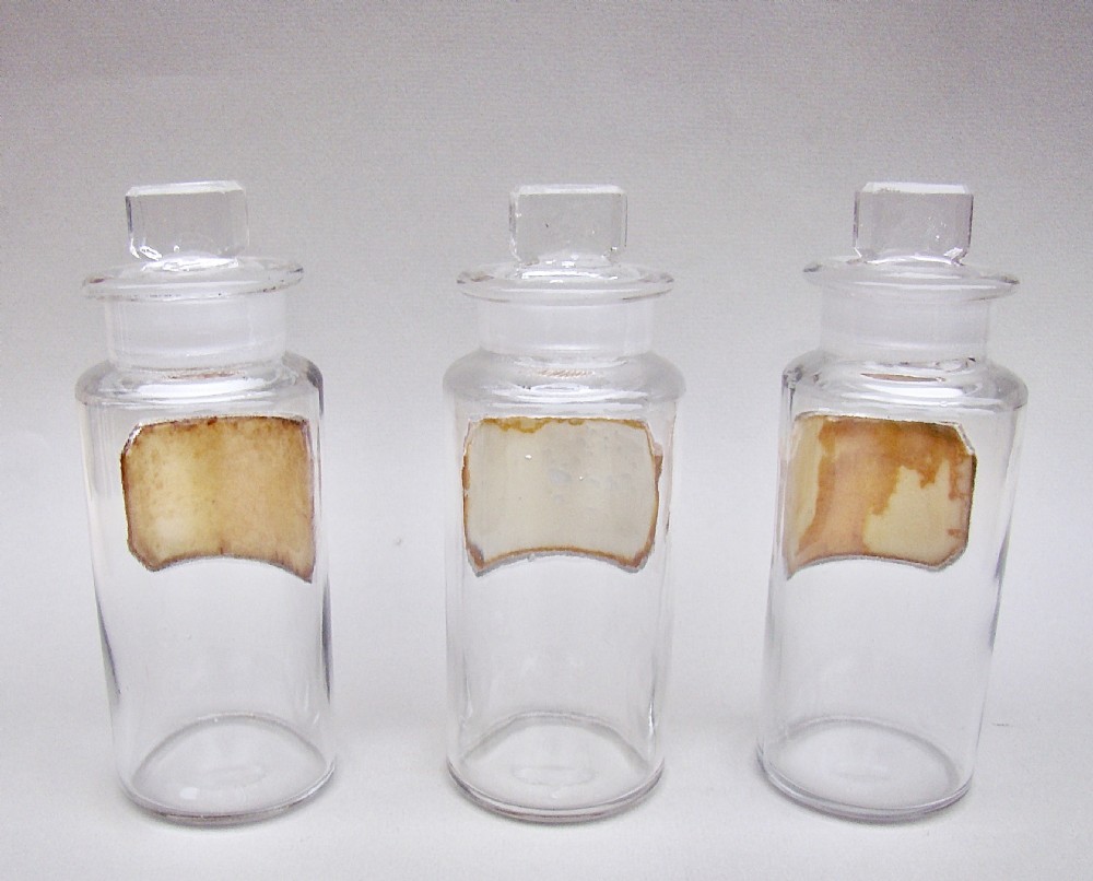 SET OF THREE VICTORIAN SMALL APOTHECARY JARS, CIRCA 1890 View III