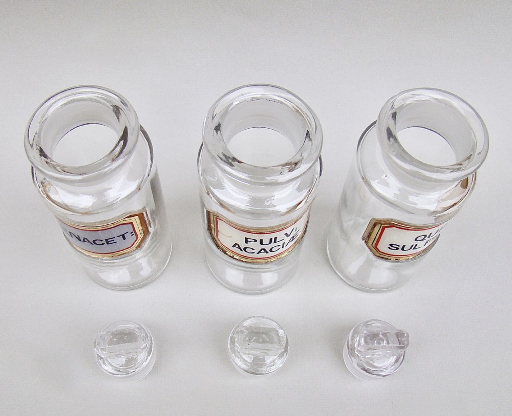 SET OF THREE VICTORIAN SMALL APOTHECARY JARS, CIRCA 1890 View IV
