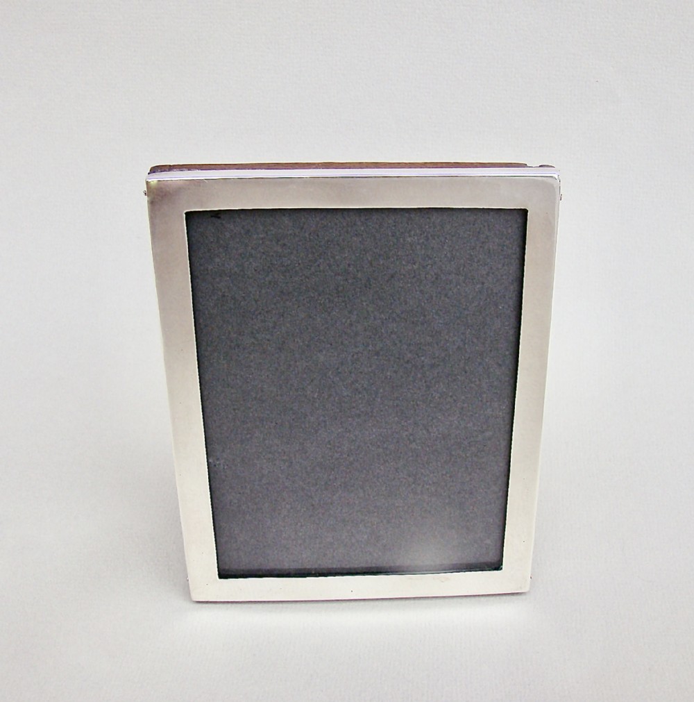 SMALL GEORGE V SOLID SILVER PHOTO FRAME BY SANDERS & MACKENZIE, BIRMINGHAM, 1918